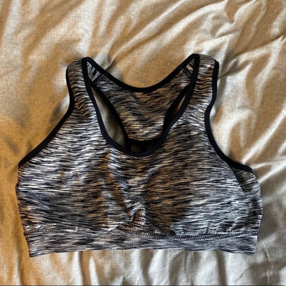 Used sports bra with padding. Great condition.